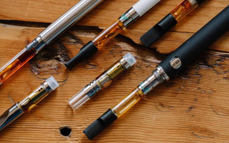 Exploring the Benefits of Delta 8 Disposable Vapes Over Traditional Options